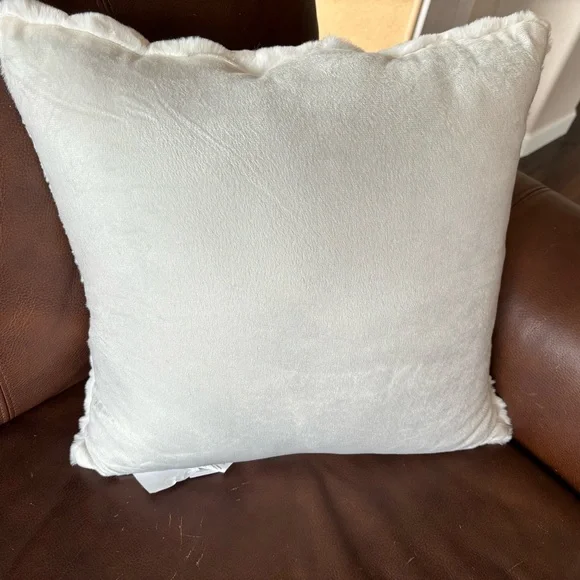 Faux fur pillow. - Picture 3 of 5